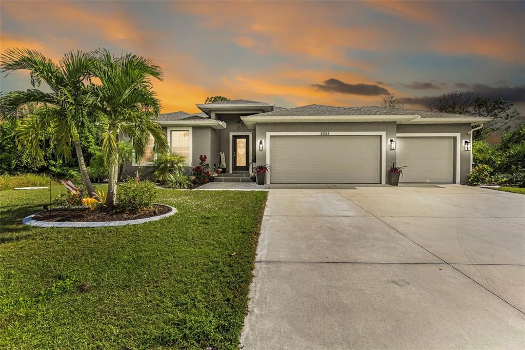 Под контрактом: $449,900 (3 спален, 2 ванн, 1636 Квадратных фут)