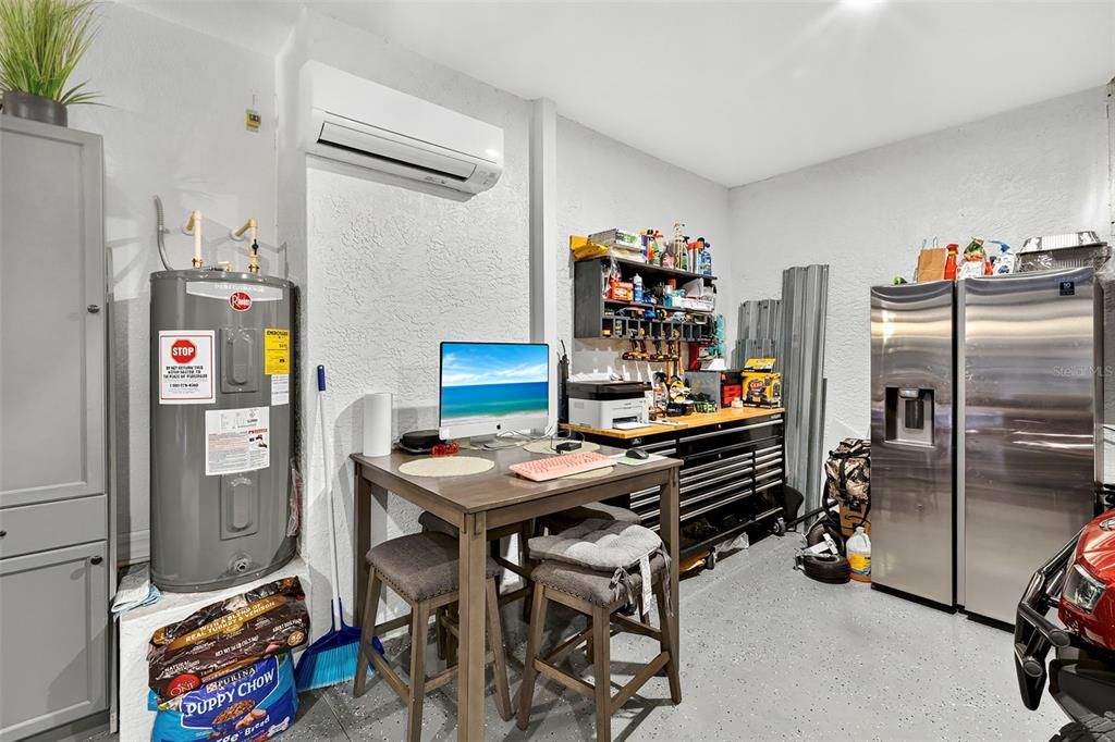 Под контрактом: $449,900 (3 спален, 2 ванн, 1636 Квадратных фут)