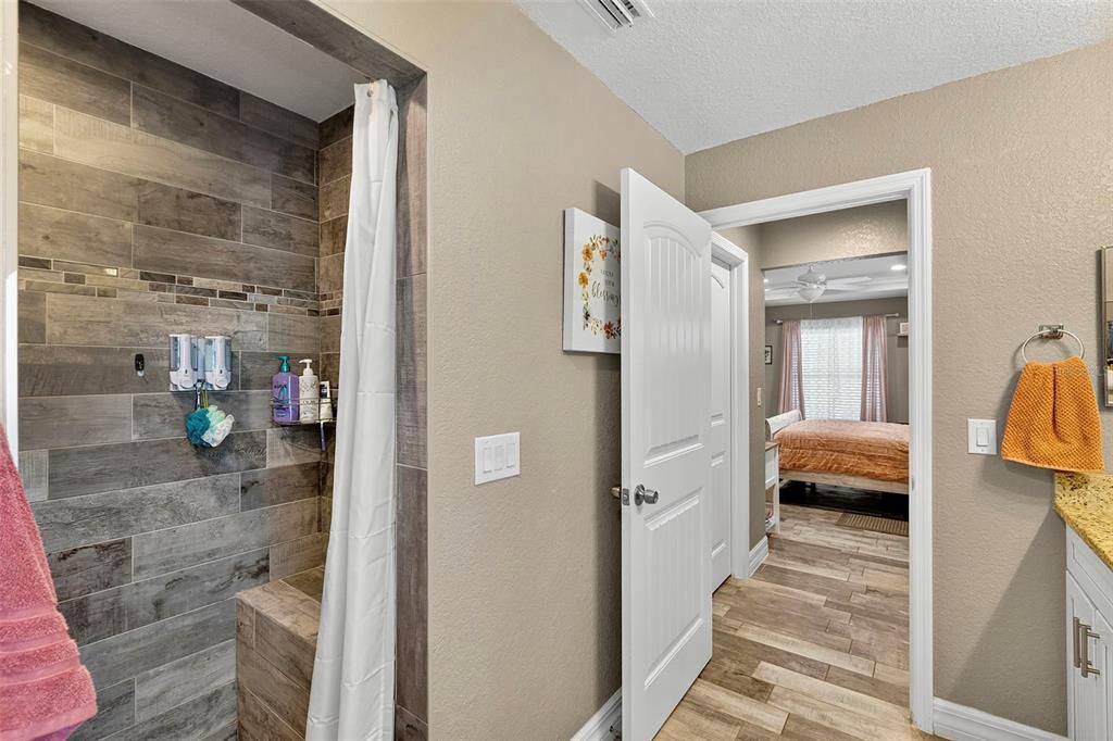 Под контрактом: $449,900 (3 спален, 2 ванн, 1636 Квадратных фут)