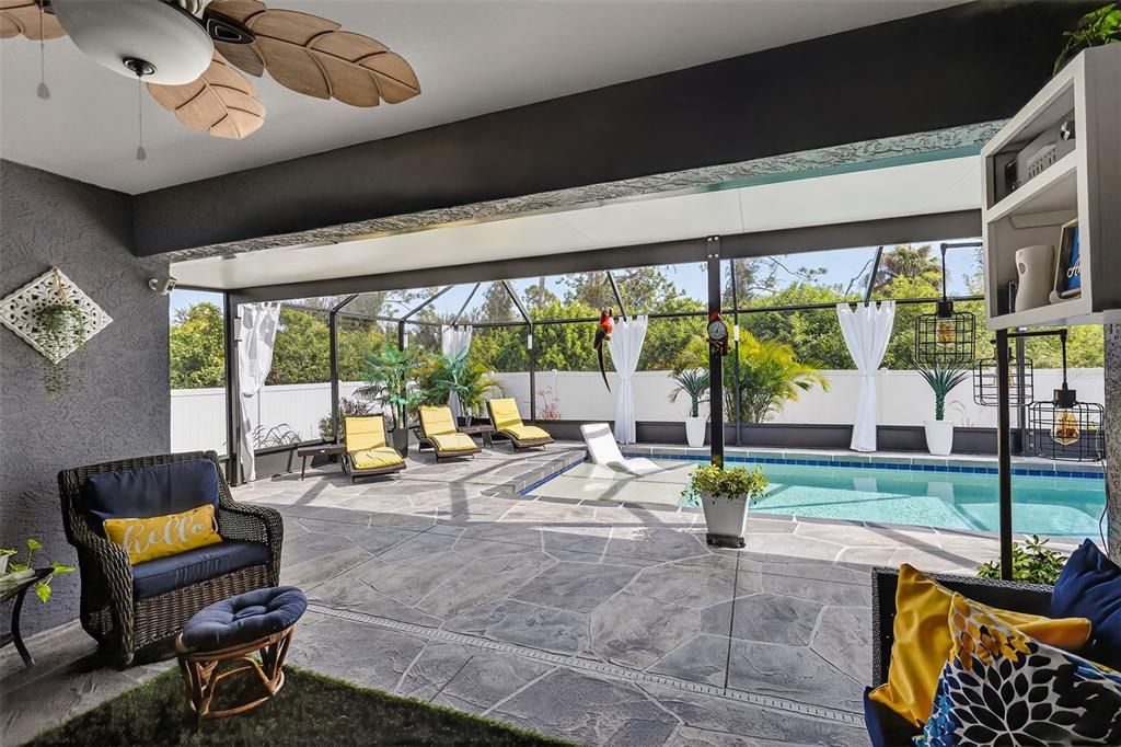 Под контрактом: $449,900 (3 спален, 2 ванн, 1636 Квадратных фут)