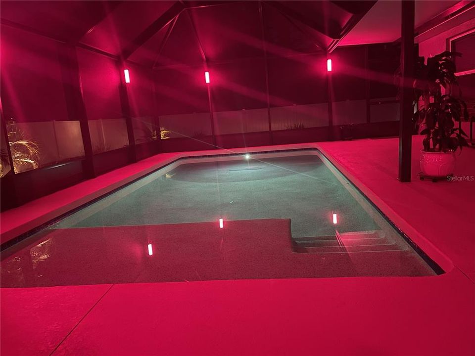 Под контрактом: $449,900 (3 спален, 2 ванн, 1636 Квадратных фут)