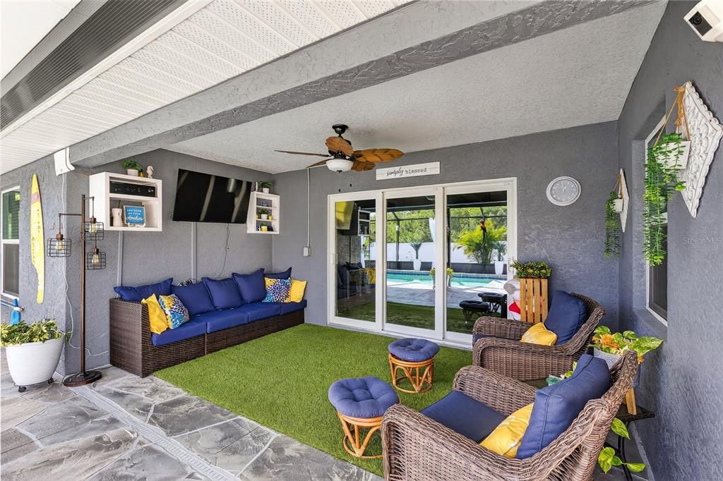 Под контрактом: $449,900 (3 спален, 2 ванн, 1636 Квадратных фут)