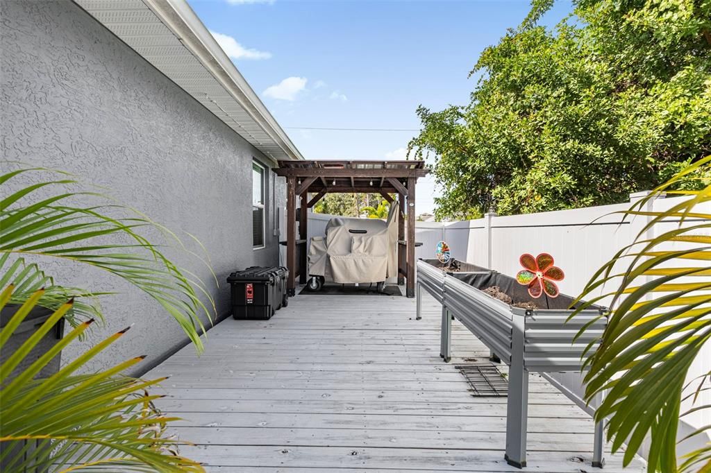 Под контрактом: $449,900 (3 спален, 2 ванн, 1636 Квадратных фут)