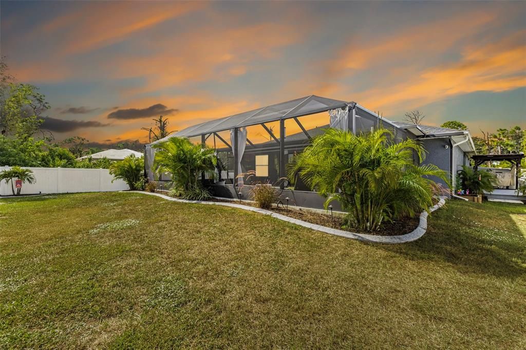 Под контрактом: $449,900 (3 спален, 2 ванн, 1636 Квадратных фут)