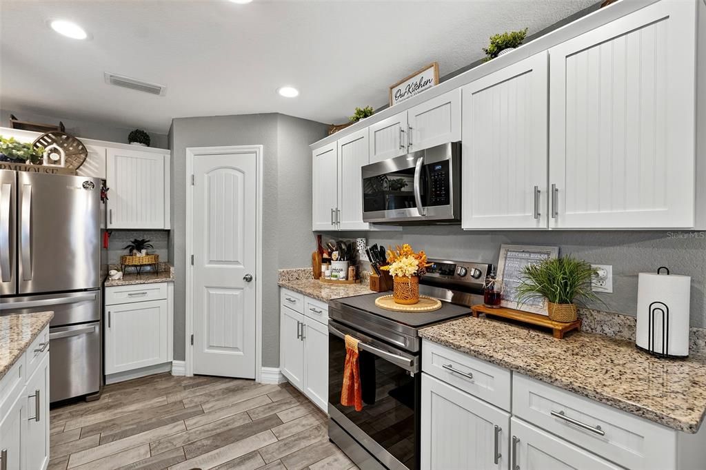 Под контрактом: $449,900 (3 спален, 2 ванн, 1636 Квадратных фут)