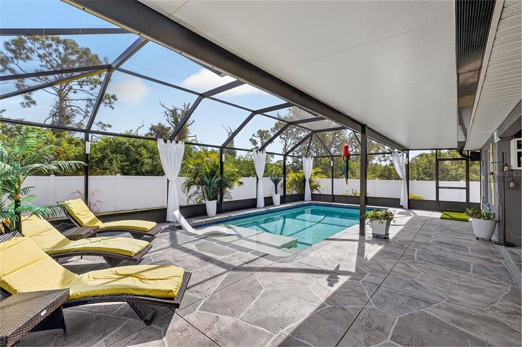 Под контрактом: $449,900 (3 спален, 2 ванн, 1636 Квадратных фут)