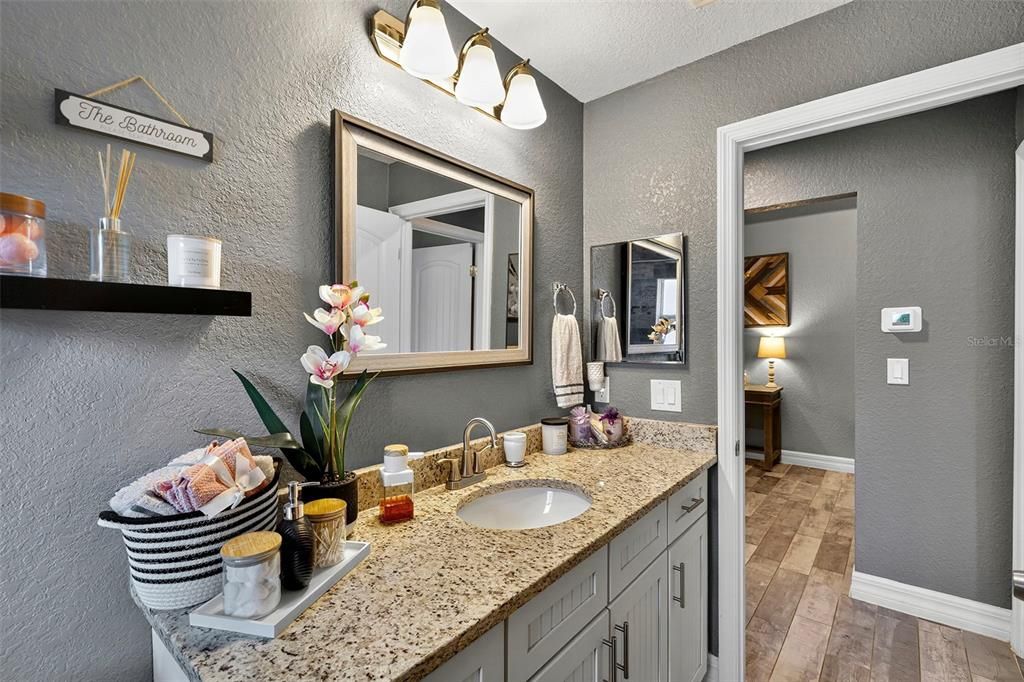 Под контрактом: $449,900 (3 спален, 2 ванн, 1636 Квадратных фут)