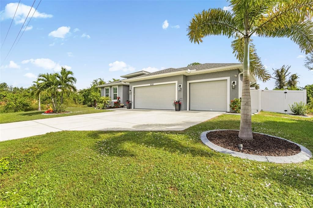 Под контрактом: $449,900 (3 спален, 2 ванн, 1636 Квадратных фут)