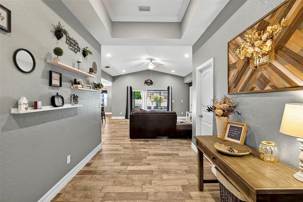 Под контрактом: $449,900 (3 спален, 2 ванн, 1636 Квадратных фут)