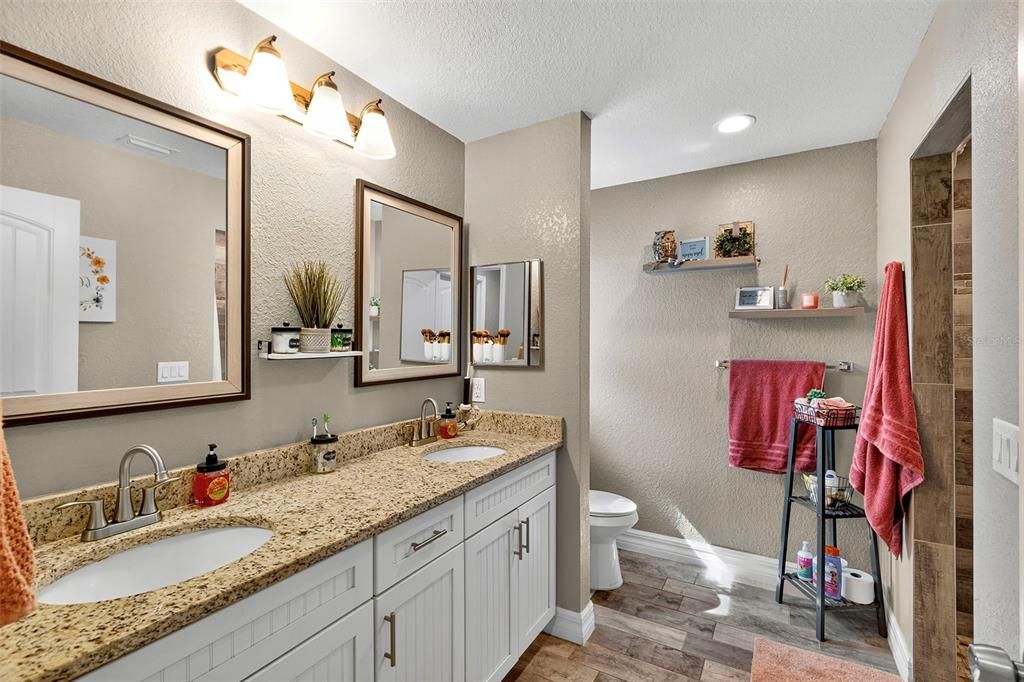 Под контрактом: $449,900 (3 спален, 2 ванн, 1636 Квадратных фут)