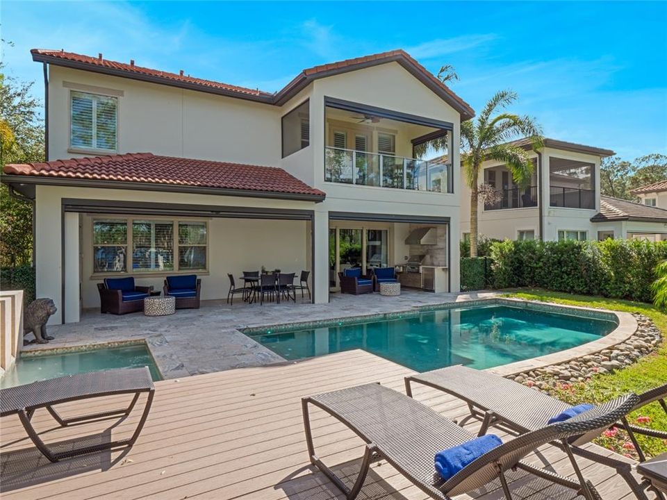 Activo con contrato: $2,495,000 (6 camas, 5 baños, 4168 Pies cuadrados)