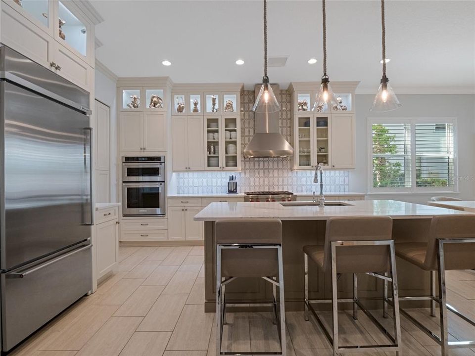 Activo con contrato: $2,495,000 (6 camas, 5 baños, 4168 Pies cuadrados)