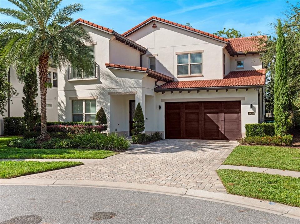 Activo con contrato: $2,495,000 (6 camas, 5 baños, 4168 Pies cuadrados)