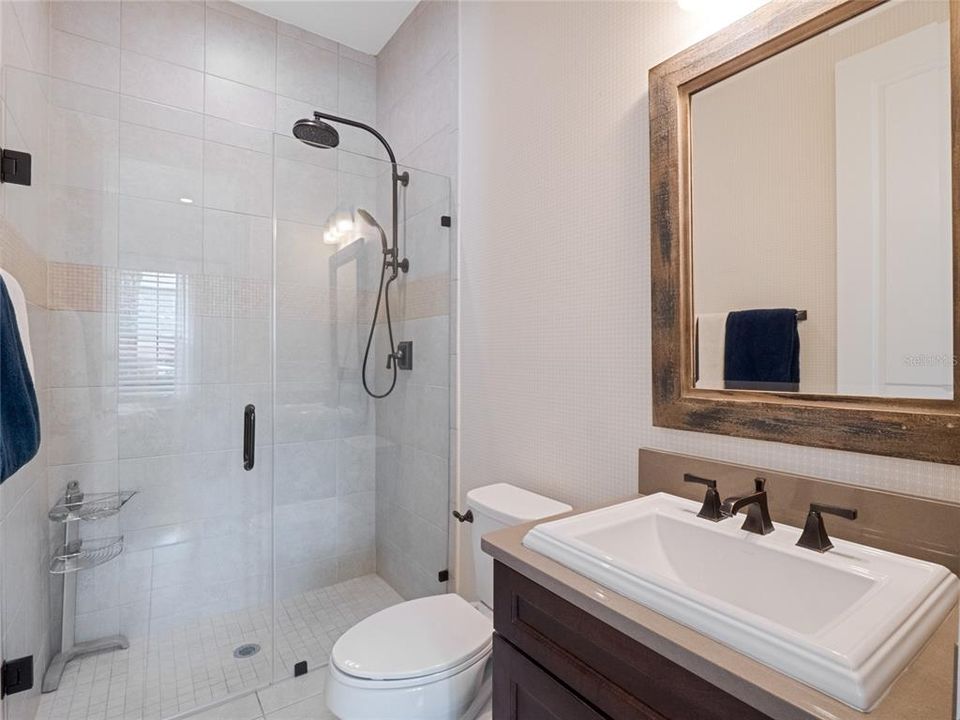 Activo con contrato: $2,495,000 (6 camas, 5 baños, 4168 Pies cuadrados)