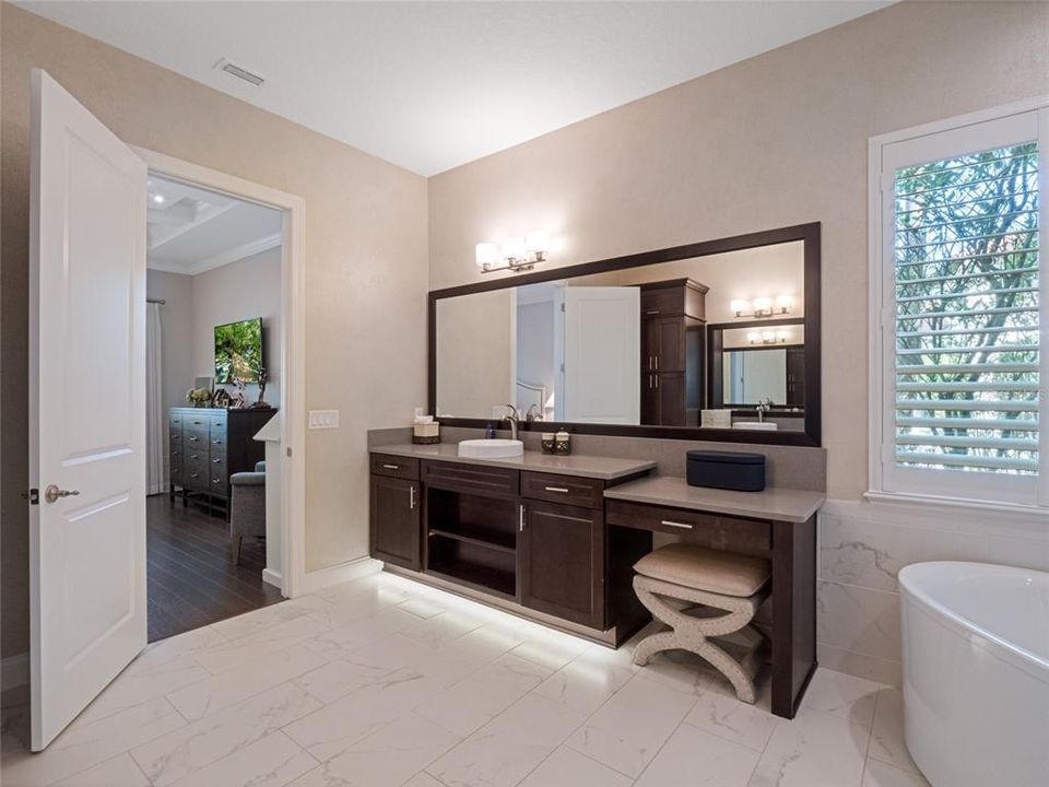 Activo con contrato: $2,495,000 (6 camas, 5 baños, 4168 Pies cuadrados)