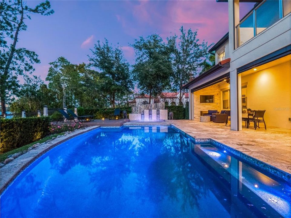 Activo con contrato: $2,495,000 (6 camas, 5 baños, 4168 Pies cuadrados)