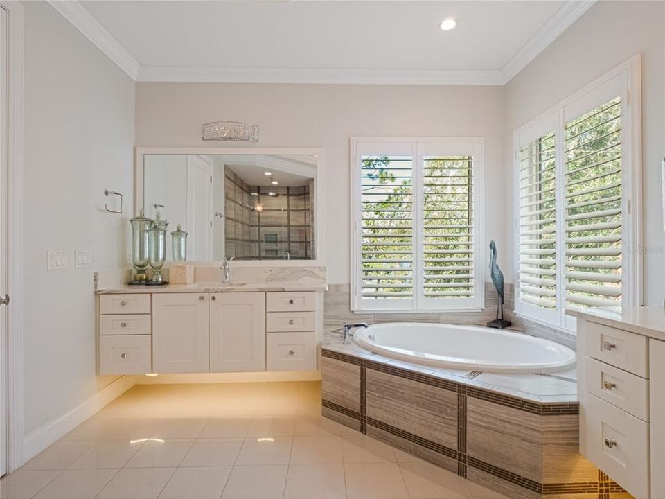 Activo con contrato: $2,495,000 (6 camas, 5 baños, 4168 Pies cuadrados)