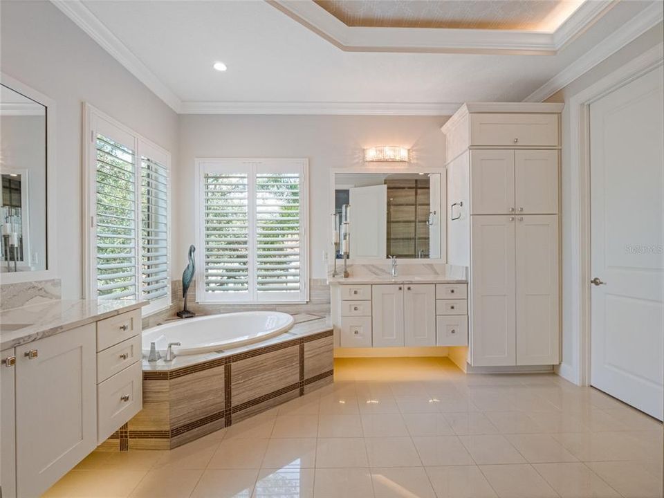 Activo con contrato: $2,495,000 (6 camas, 5 baños, 4168 Pies cuadrados)