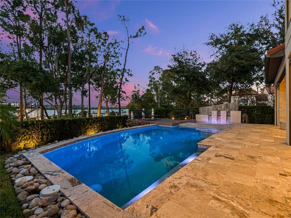 Activo con contrato: $2,495,000 (6 camas, 5 baños, 4168 Pies cuadrados)