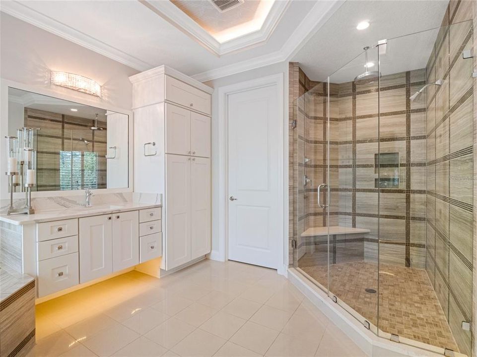 Activo con contrato: $2,495,000 (6 camas, 5 baños, 4168 Pies cuadrados)