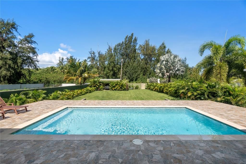 For Sale: $885,000 (1 beds, 1 baths, 975 Square Feet)