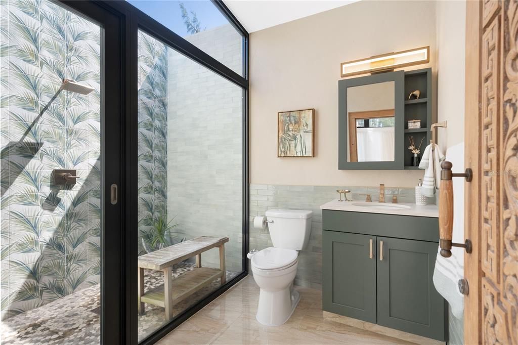 For Sale: $885,000 (1 beds, 1 baths, 975 Square Feet)