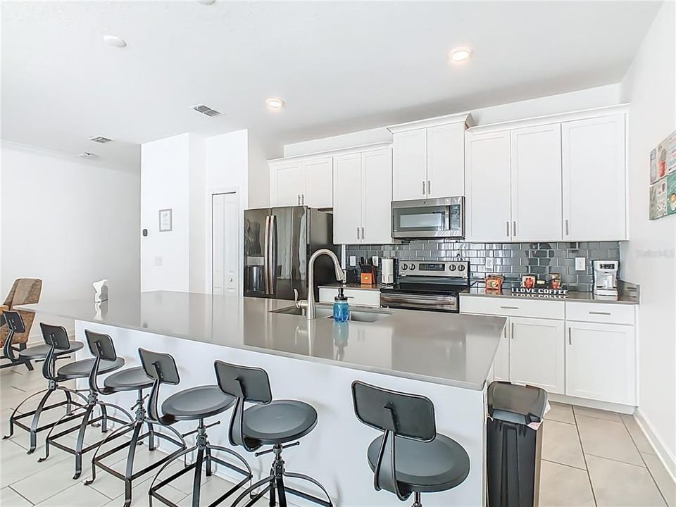 For Sale: $459,900 (4 beds, 3 baths, 1914 Square Feet)