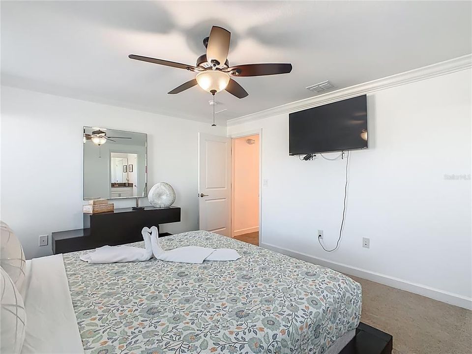 For Sale: $459,900 (4 beds, 3 baths, 1914 Square Feet)