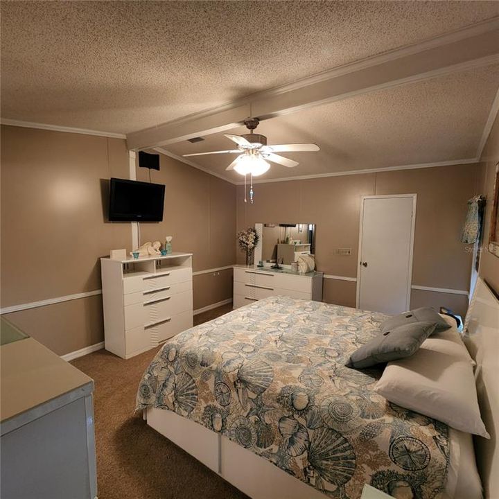 На продажу: $415,000 (3 спален, 2 ванн, 2136 Квадратных фут)