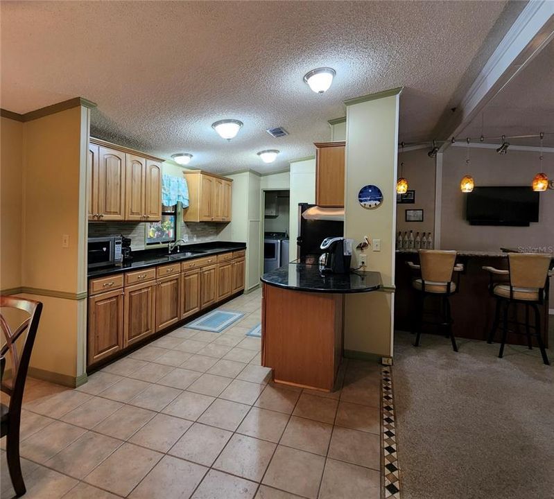 На продажу: $415,000 (3 спален, 2 ванн, 2136 Квадратных фут)