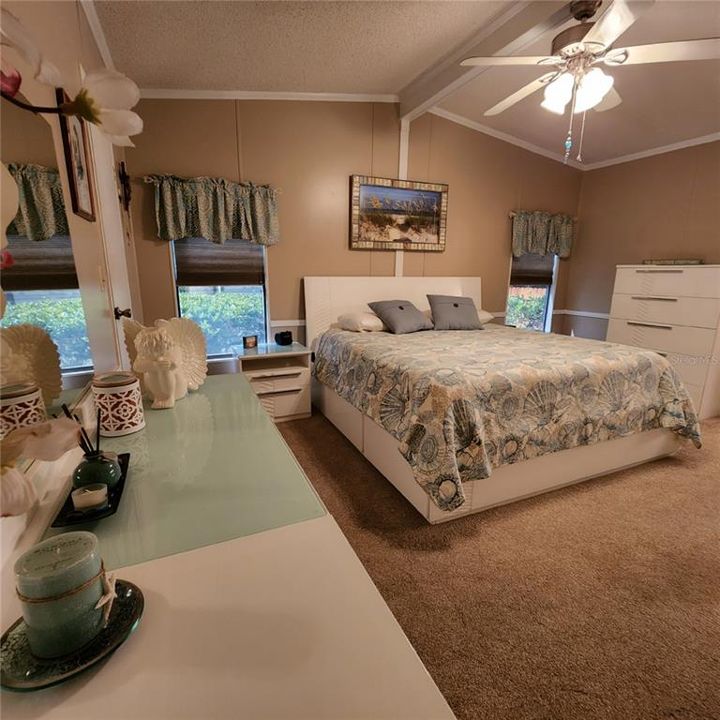 На продажу: $415,000 (3 спален, 2 ванн, 2136 Квадратных фут)