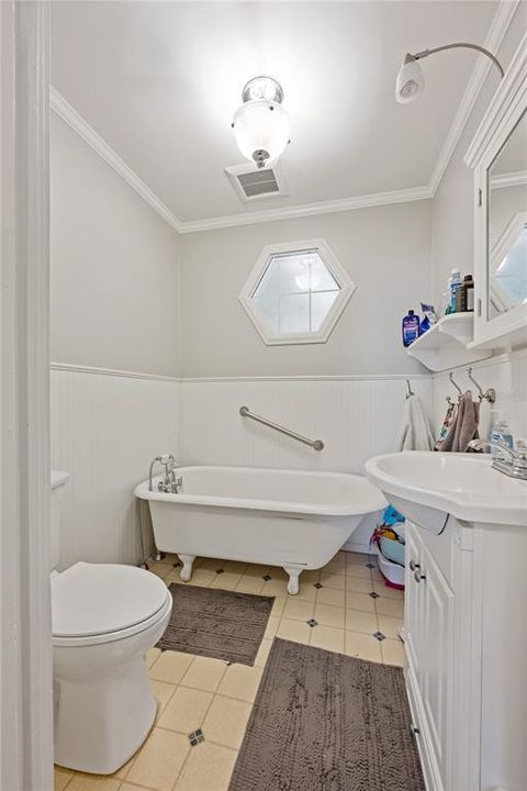 For Sale: $365,000 (4 beds, 2 baths, 1965 Square Feet)