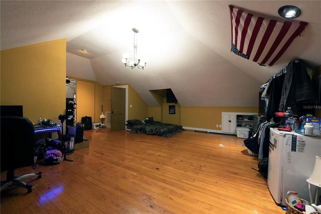 For Sale: $365,000 (4 beds, 2 baths, 1965 Square Feet)