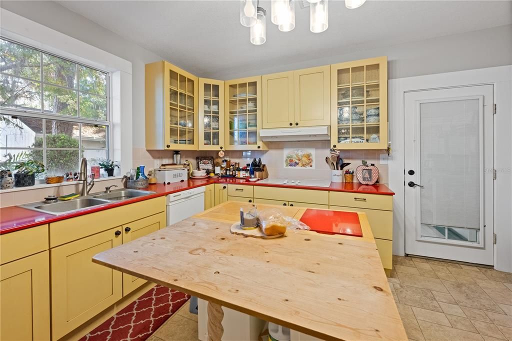 For Sale: $365,000 (4 beds, 2 baths, 1965 Square Feet)