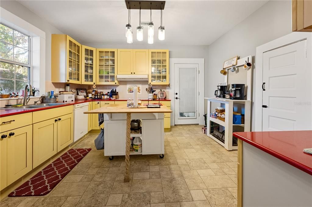 For Sale: $365,000 (4 beds, 2 baths, 1965 Square Feet)