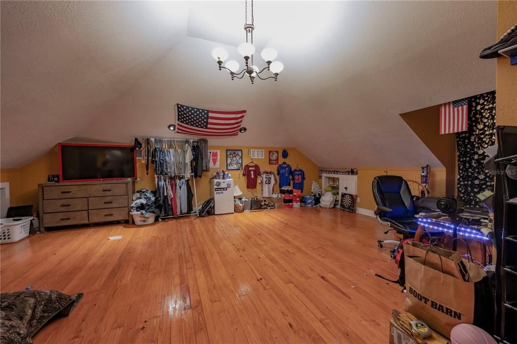 For Sale: $365,000 (4 beds, 2 baths, 1965 Square Feet)