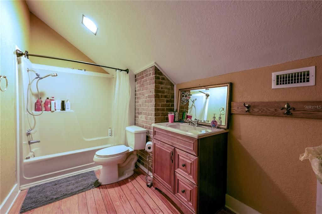 For Sale: $365,000 (4 beds, 2 baths, 1965 Square Feet)