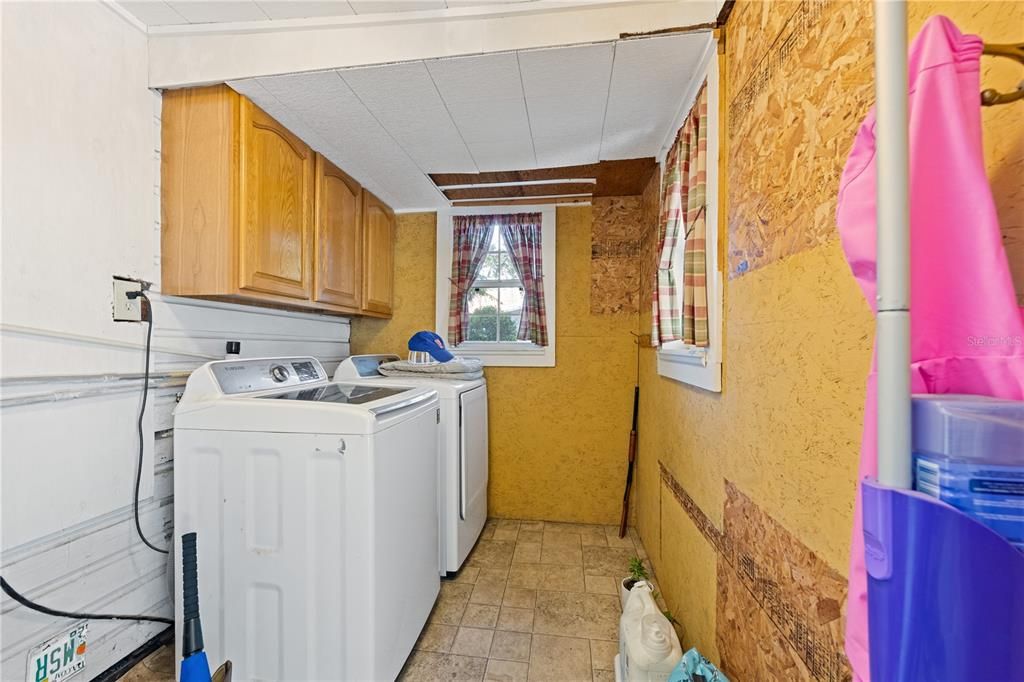 For Sale: $365,000 (4 beds, 2 baths, 1965 Square Feet)