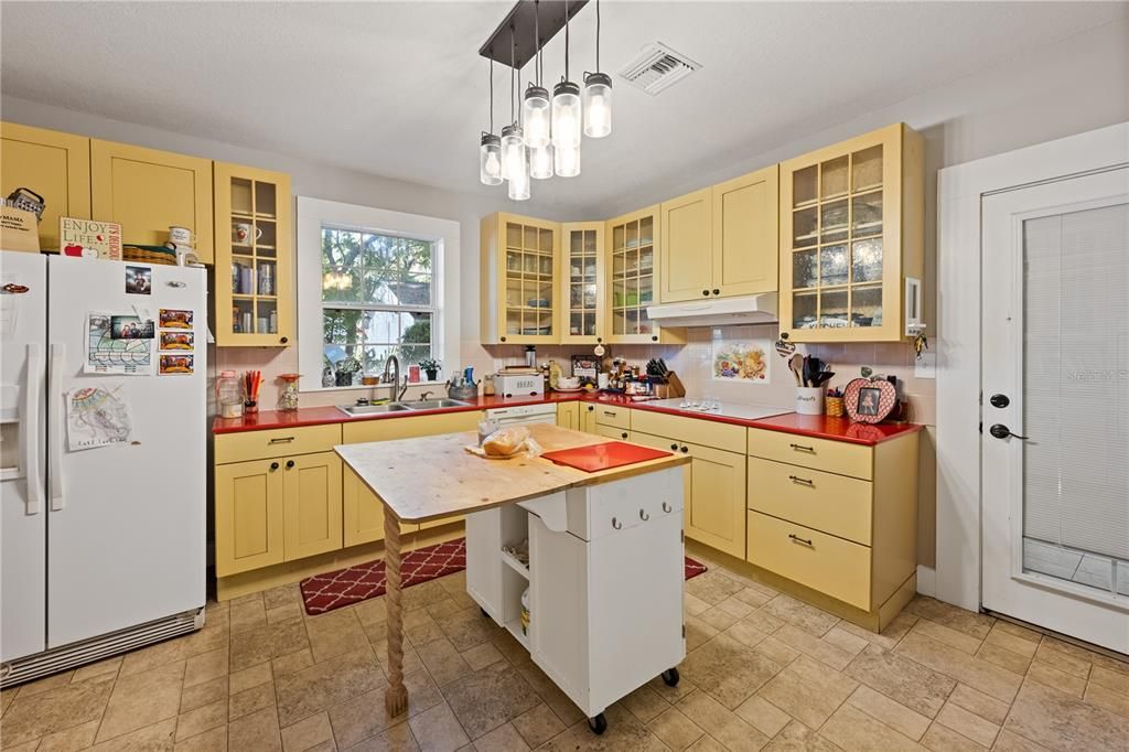 For Sale: $365,000 (4 beds, 2 baths, 1965 Square Feet)