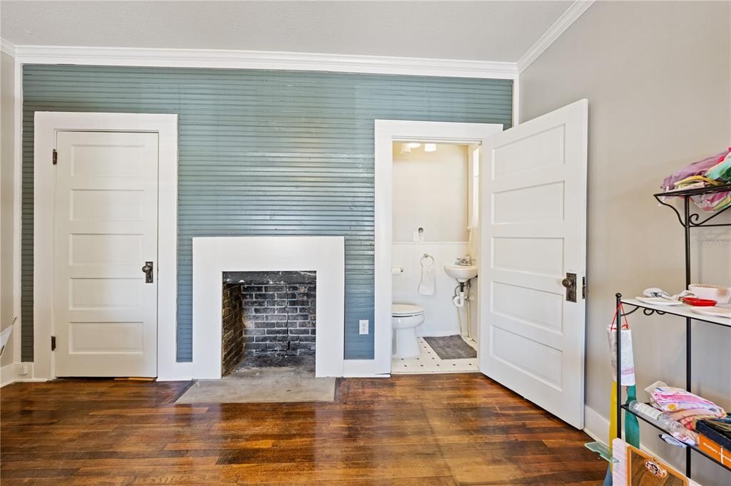 For Sale: $365,000 (4 beds, 2 baths, 1965 Square Feet)