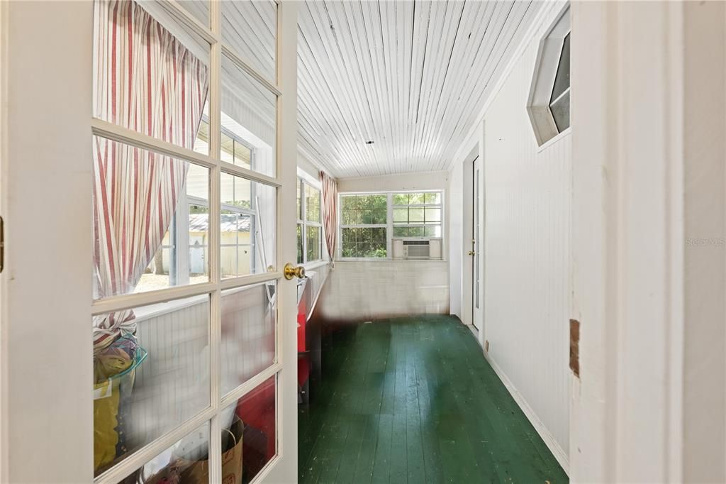 For Sale: $365,000 (4 beds, 2 baths, 1965 Square Feet)