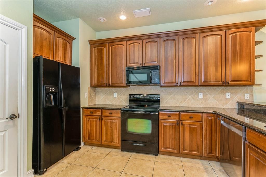 Active With Contract: $3,000 (3 beds, 3 baths, 2431 Square Feet)