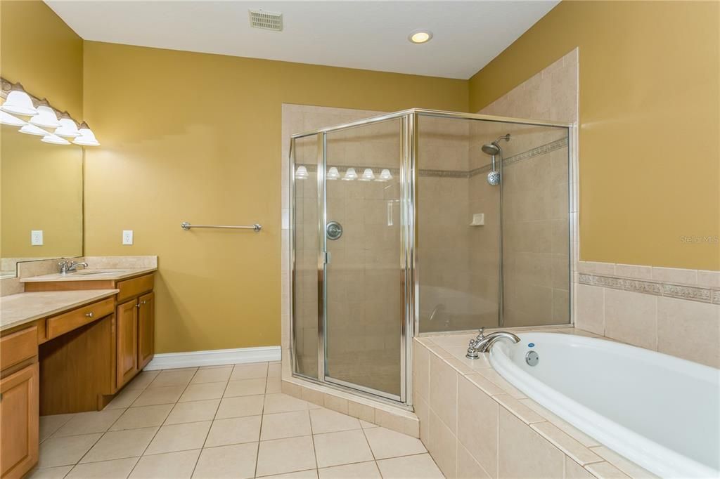 Active With Contract: $3,000 (3 beds, 3 baths, 2431 Square Feet)