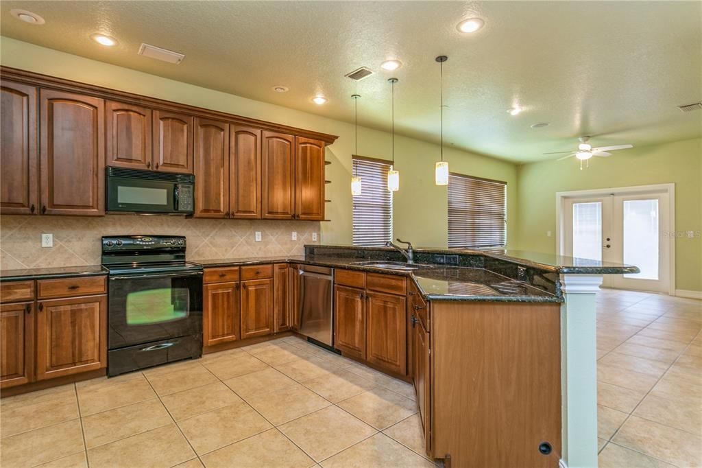 Active With Contract: $3,000 (3 beds, 3 baths, 2431 Square Feet)