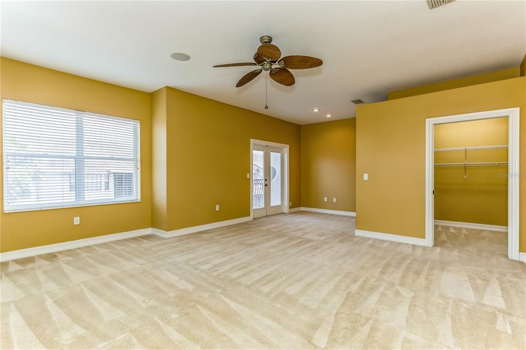 Active With Contract: $3,000 (3 beds, 3 baths, 2431 Square Feet)