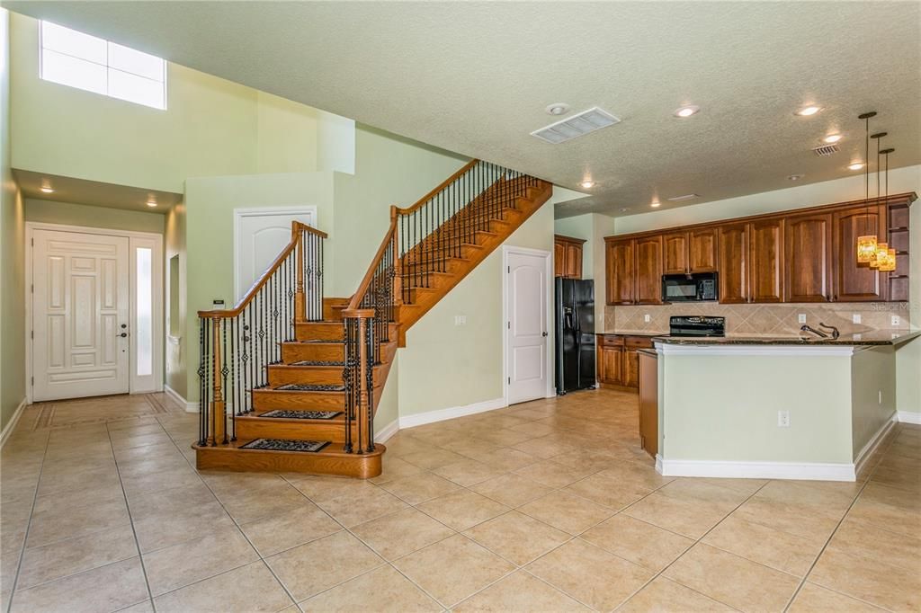 Active With Contract: $3,000 (3 beds, 3 baths, 2431 Square Feet)