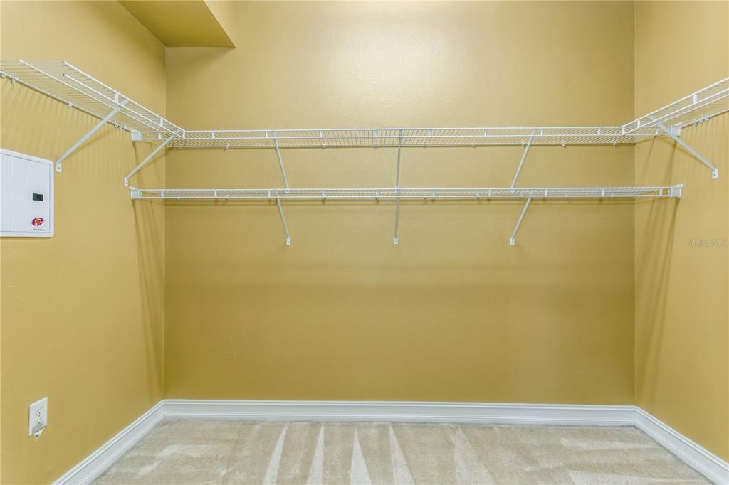 Active With Contract: $3,000 (3 beds, 3 baths, 2431 Square Feet)