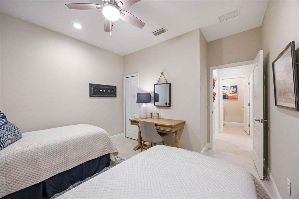 На продажу: $409,000 (2 спален, 2 ванн, 1524 Квадратных фут)