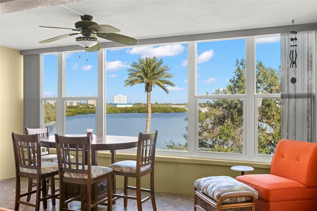 На продажу: $284,900 (2 спален, 2 ванн, 1274 Квадратных фут)