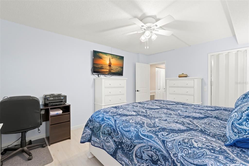 На продажу: $284,900 (2 спален, 2 ванн, 1274 Квадратных фут)